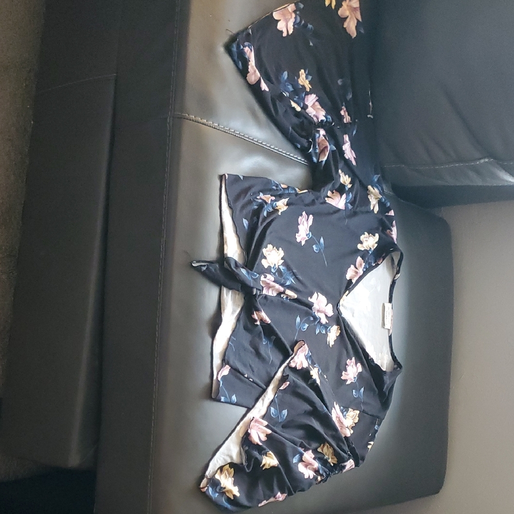 Lavender Field Black Floral Tie Front Top Wide Flowy Sleeves Small